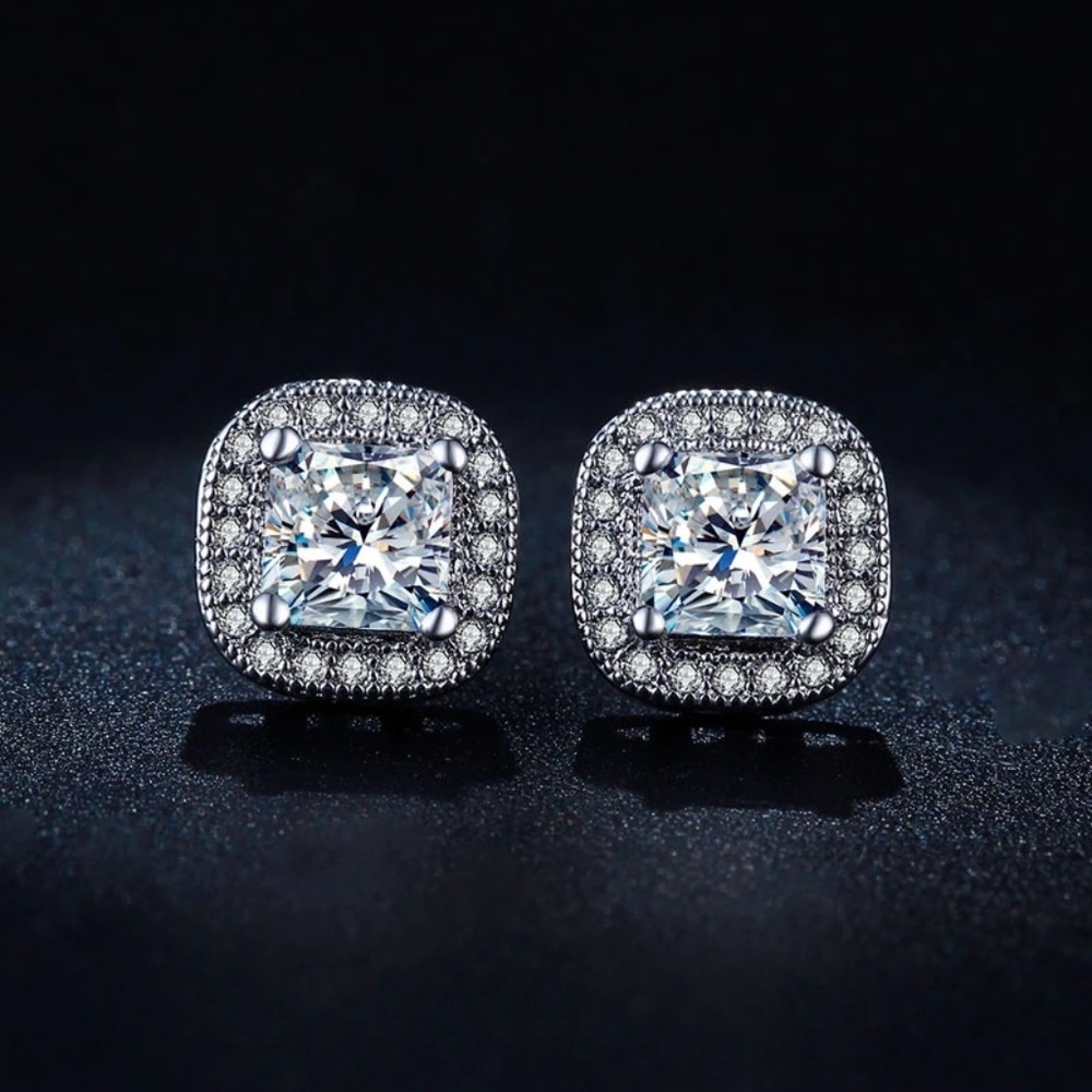 🎉Just in!!!🎉Silver earrings with Cz stones - Picture 2 of 5